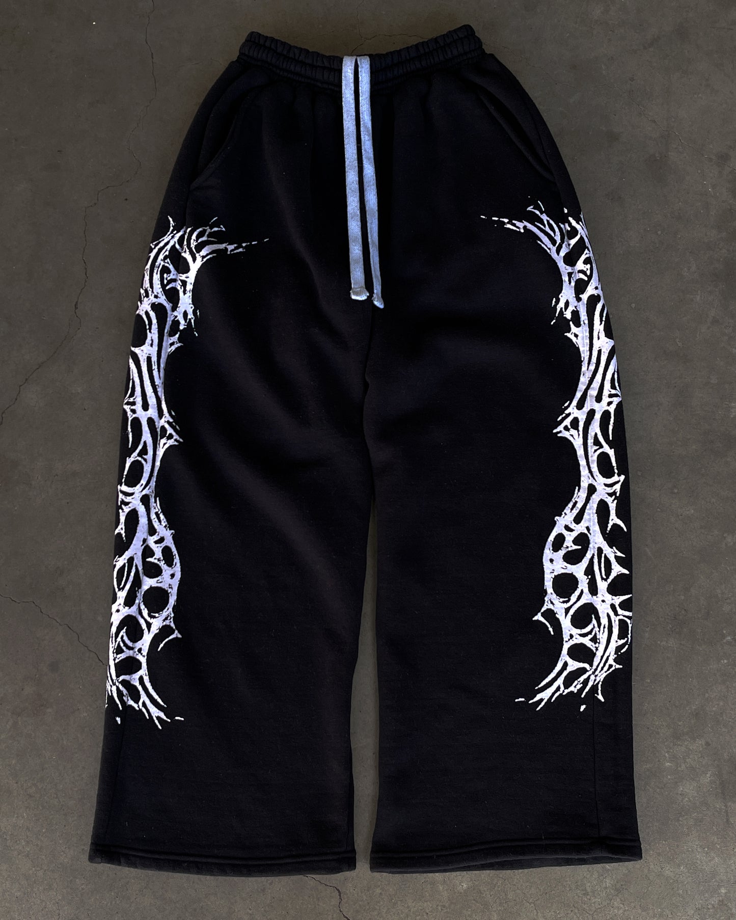 GROWING PAINS SWEATPANTS (BLACK)