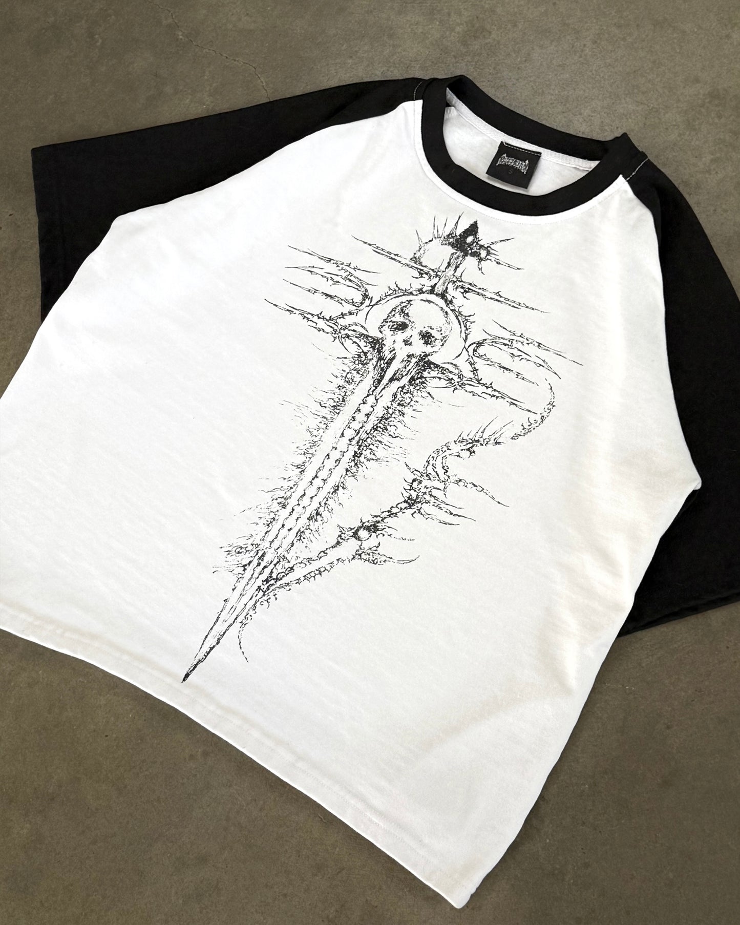 DAGGER RAGLAN TEE